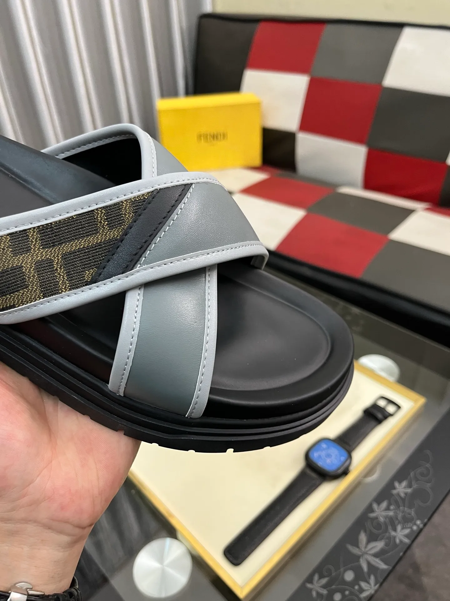 Men's men's shoes💰320⌚️⌚️FENDI Fendi slippers and sandals are shipped💄How can this summer be without the blessing of little monsters💄Original imported special hardware decorative pattern➕Original private model outsole! Details determine success or failure, good quality is not afraid of magnifying details! It feels super comfortable on your feet! This summer you need a pair of trendy, cool and comfortable sandals👣 Standard size: 38-443️⃣Colors available